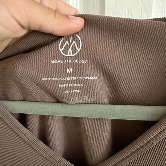 Move Theology Cropped Workout Top Size Medium - Picture 4 of 6